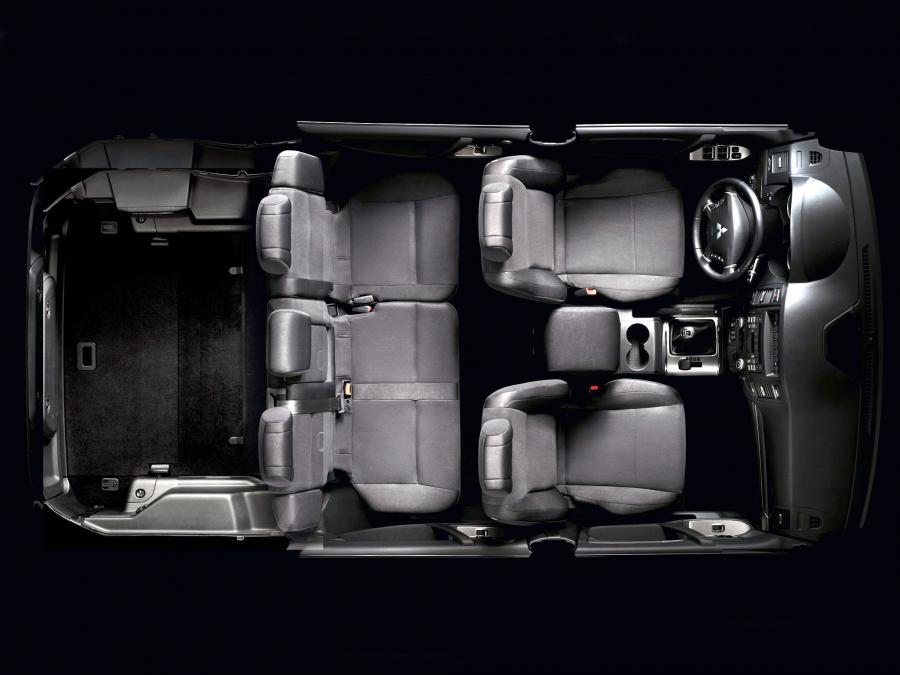  Mitsubishi Pajero 5-Door 2011 года  (фото 2 из 19)